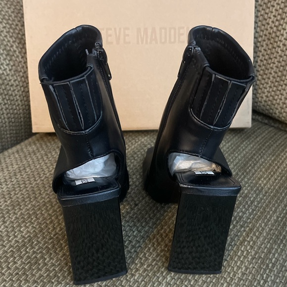 💕Steve Madden Peep Toe Bootie💕 - Picture 3 of 5